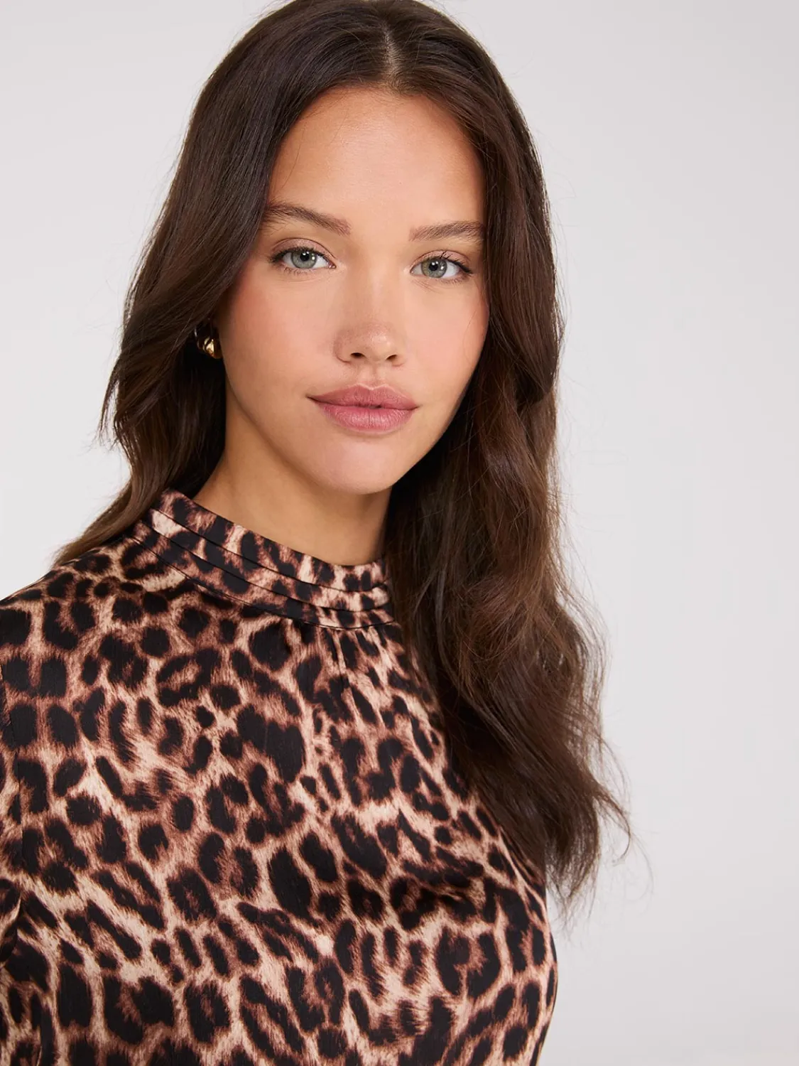 Suzy Shier Tops|Long Sleeve>Animal Print Mock Neck Satin Popover Blouse