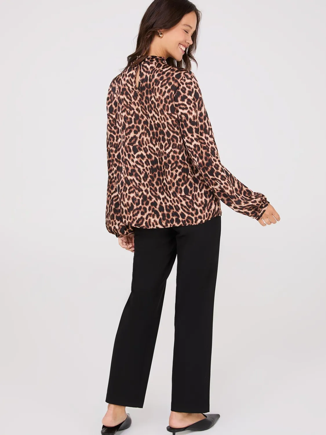 Suzy Shier Tops|Long Sleeve>Animal Print Mock Neck Satin Popover Blouse
