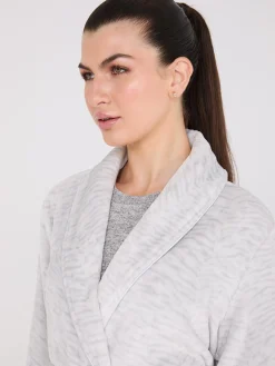 Suzy Shier Lounge & Pjs>Animal Print Plush Robe