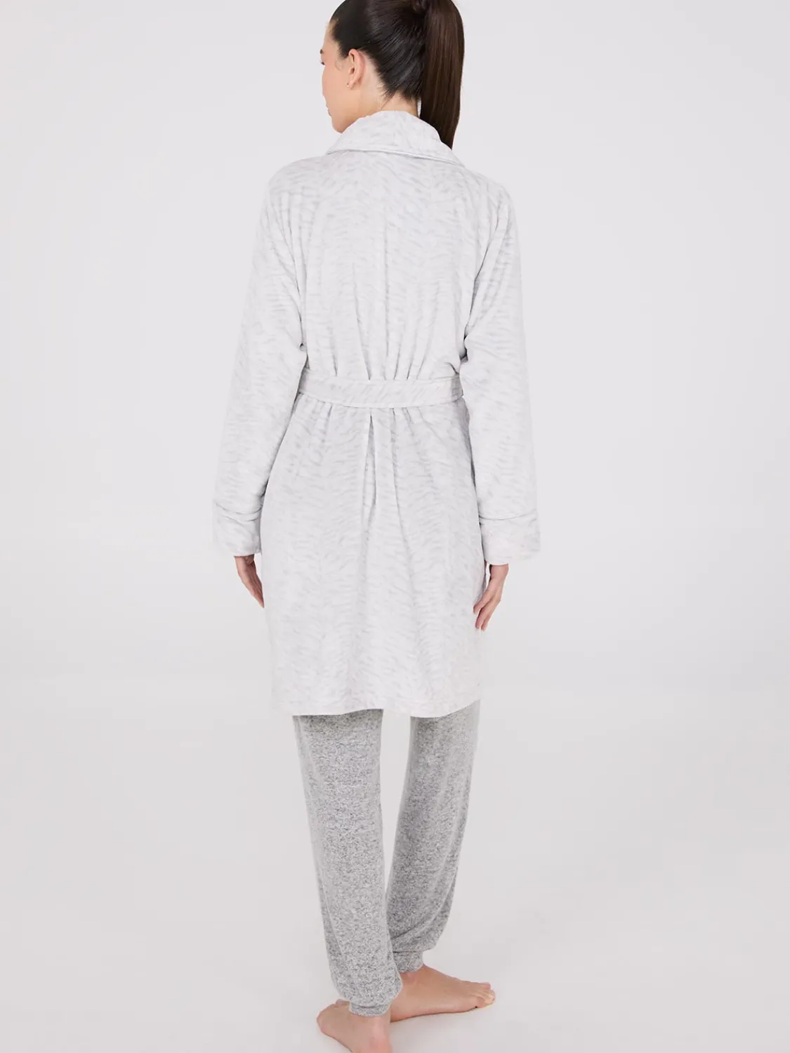 Suzy Shier Lounge & Pjs>Animal Print Plush Robe