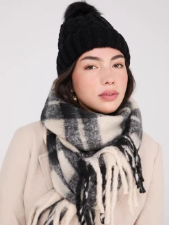 Suzy Shier Hats & Scarves & Gloves>Cable Knit Hat With Faux Fur Pom Pom