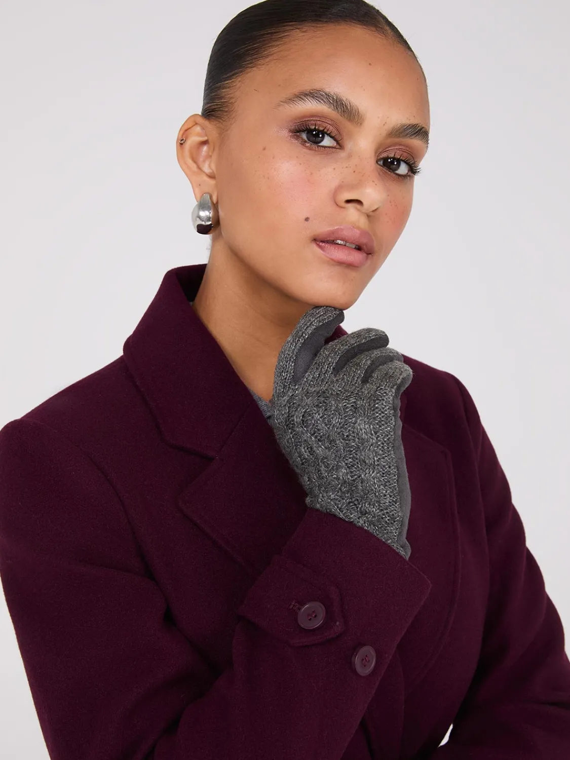 Suzy Shier Hats & Scarves & Gloves>Cable Knit ITouch Gloves