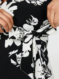 Suzy Shier Mini|Work Dresses>Collared Floral Print Wrap Dress
