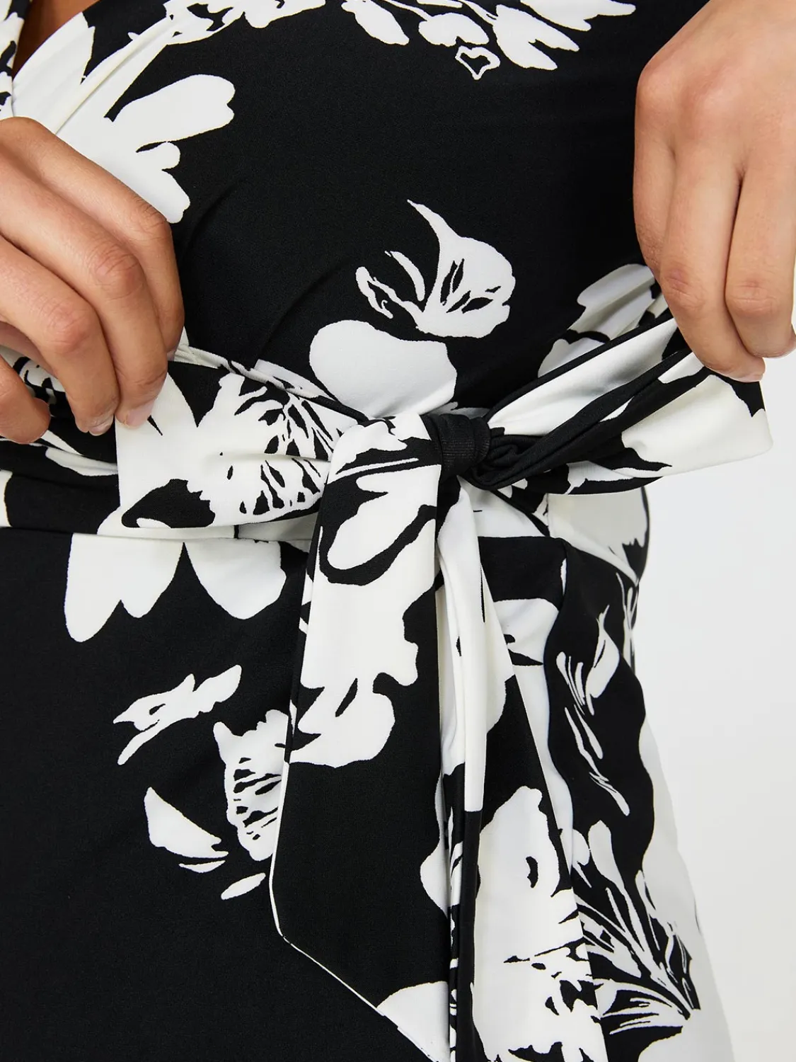 Suzy Shier Mini|Work Dresses>Collared Floral Print Wrap Dress