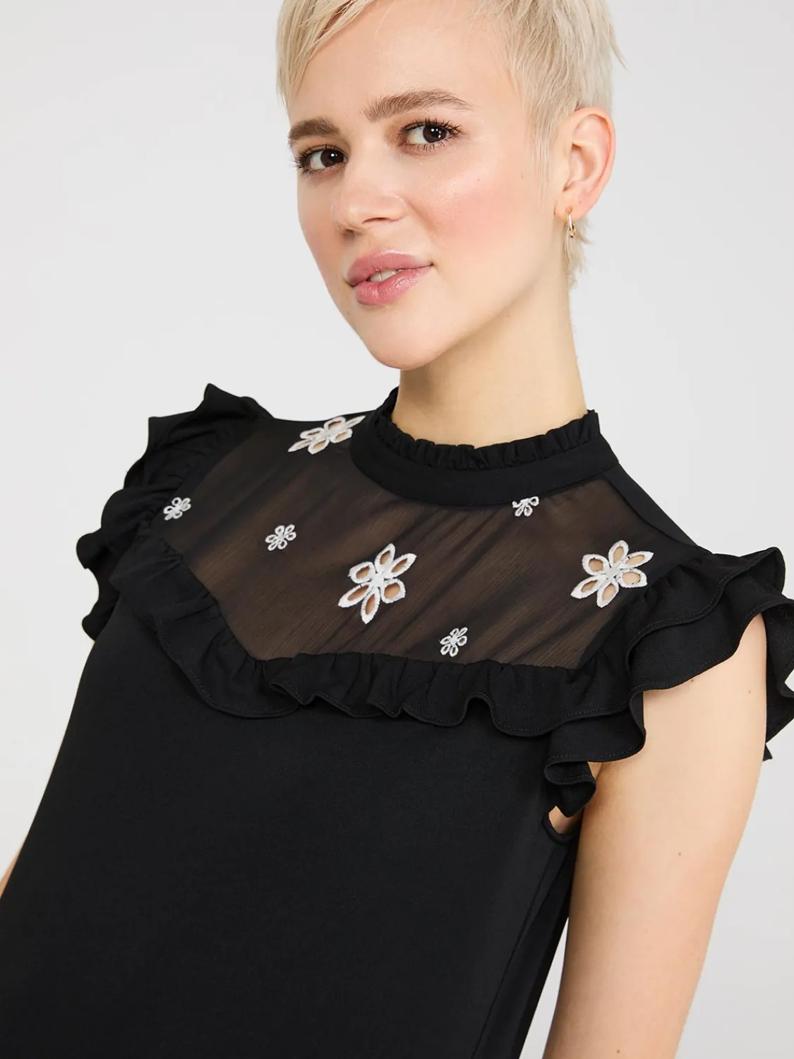 Suzy Shier Tops|Sleeveless>Double Ruffle Embroidered Top