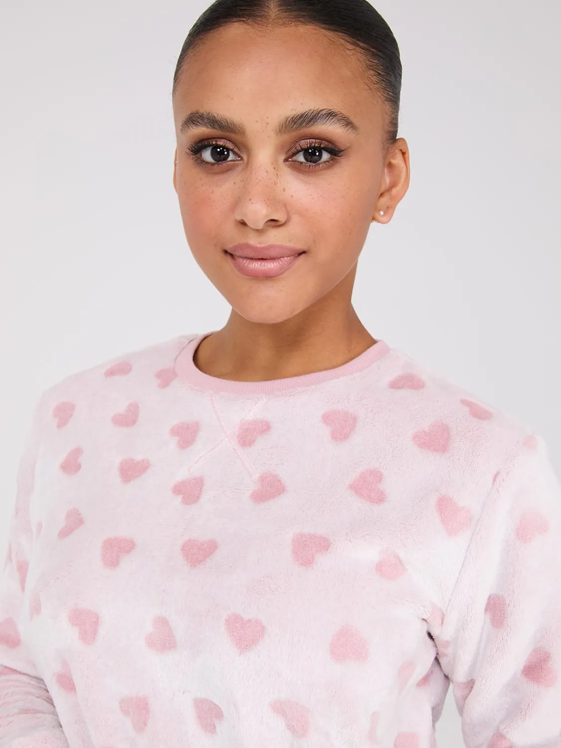 Suzy Shier Lounge & Pjs>Embossed Heart Pattern Plush Pajama Set