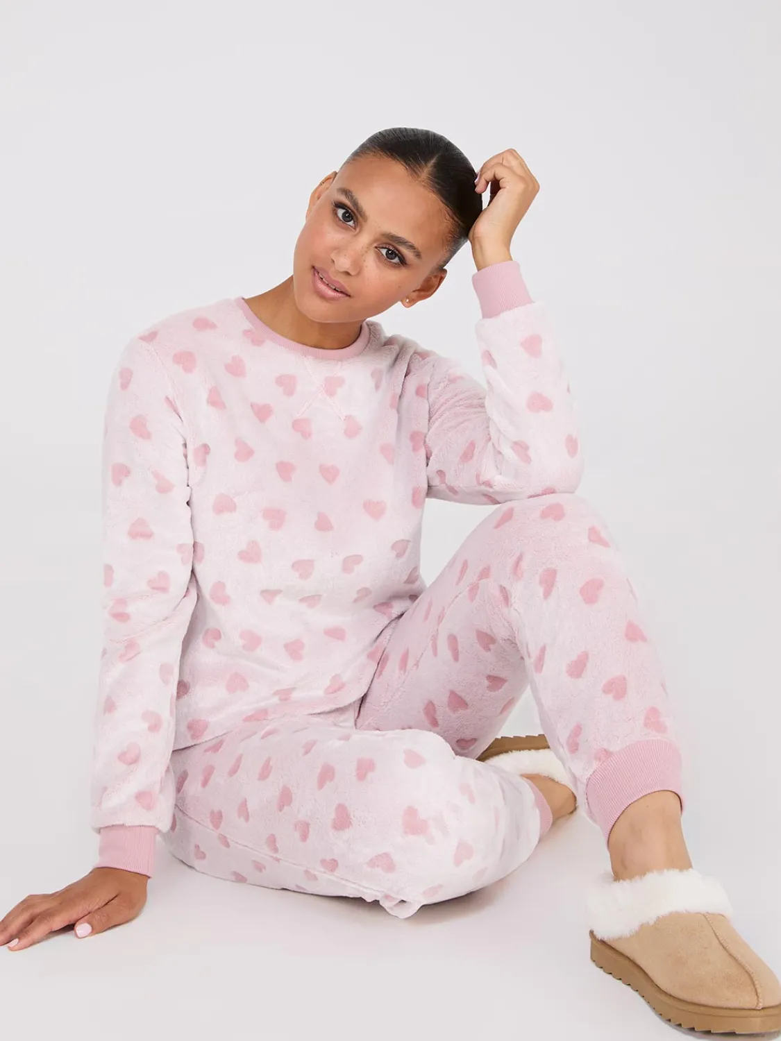 Suzy Shier Lounge & Pjs>Embossed Heart Pattern Plush Pajama Set