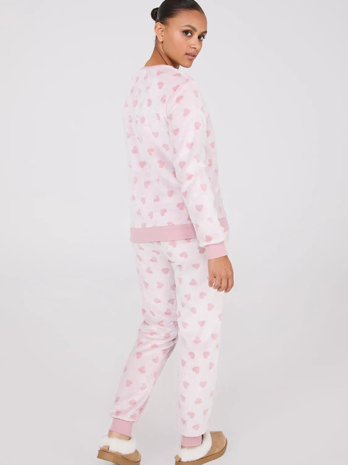 Suzy Shier Lounge & Pjs>Embossed Heart Pattern Plush Pajama Set