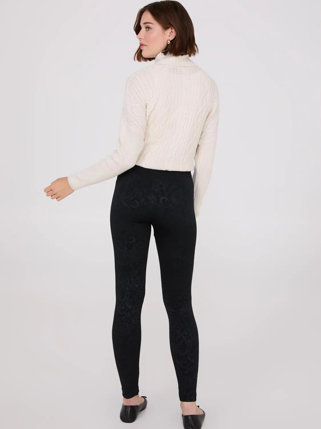 Suzy Shier Leggings & Sweatpants>Embossed Paisley Print Fleece Lined Leggings