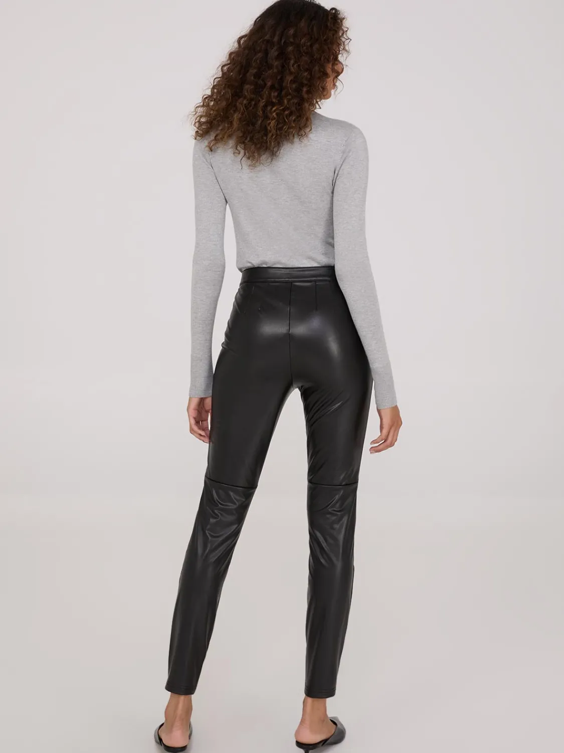 Suzy Shier Pants>Exposed Zipper Faux Leather Pants
