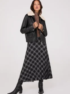 Suzy Shier Puffers & Jackets|Puffers & Jackets>Faux Leather Jacket With Shearling Collar