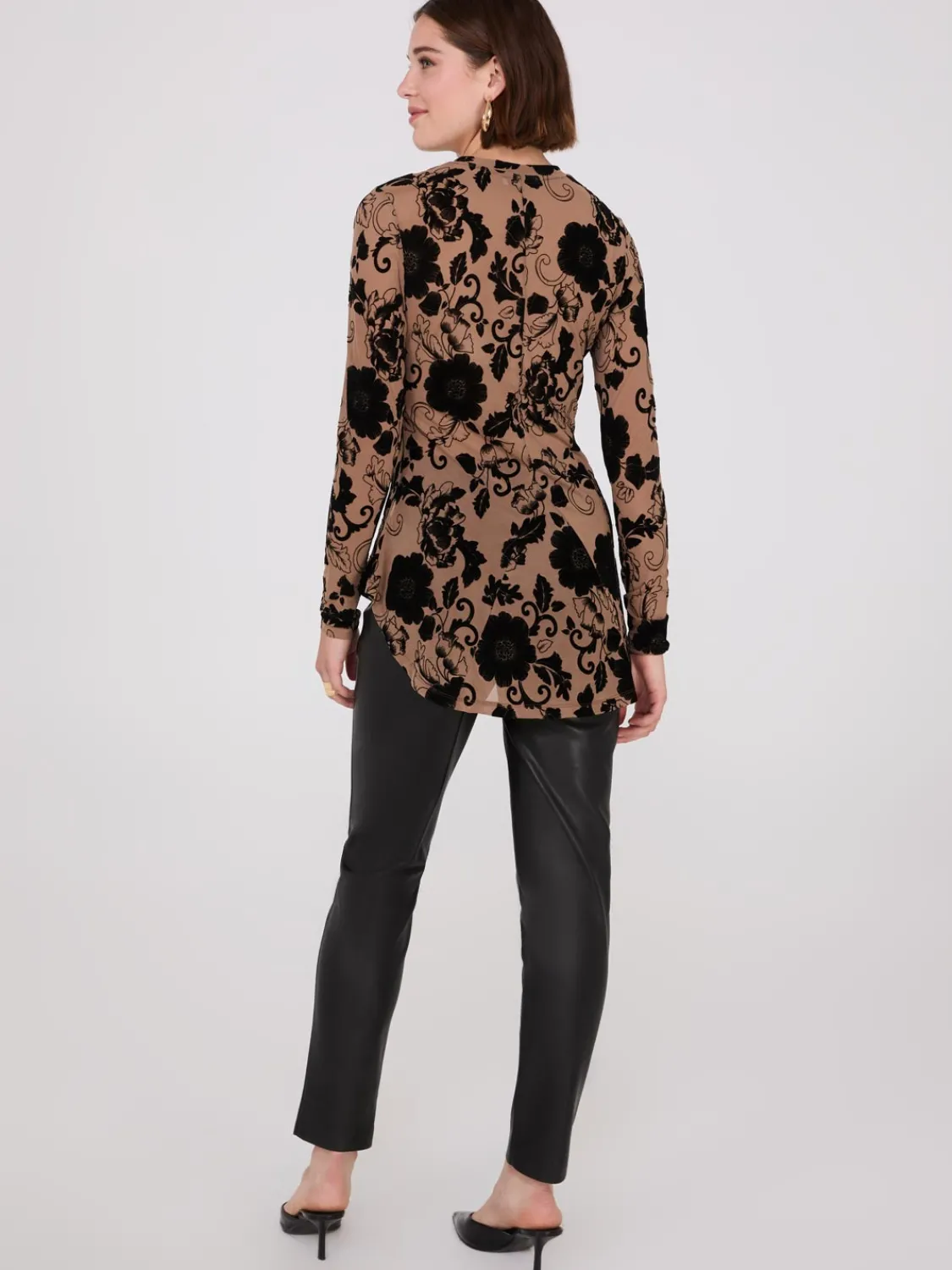 Suzy Shier Long Sleeve|Fashion Tops>Flocked Mesh Top With Shirttail Hem