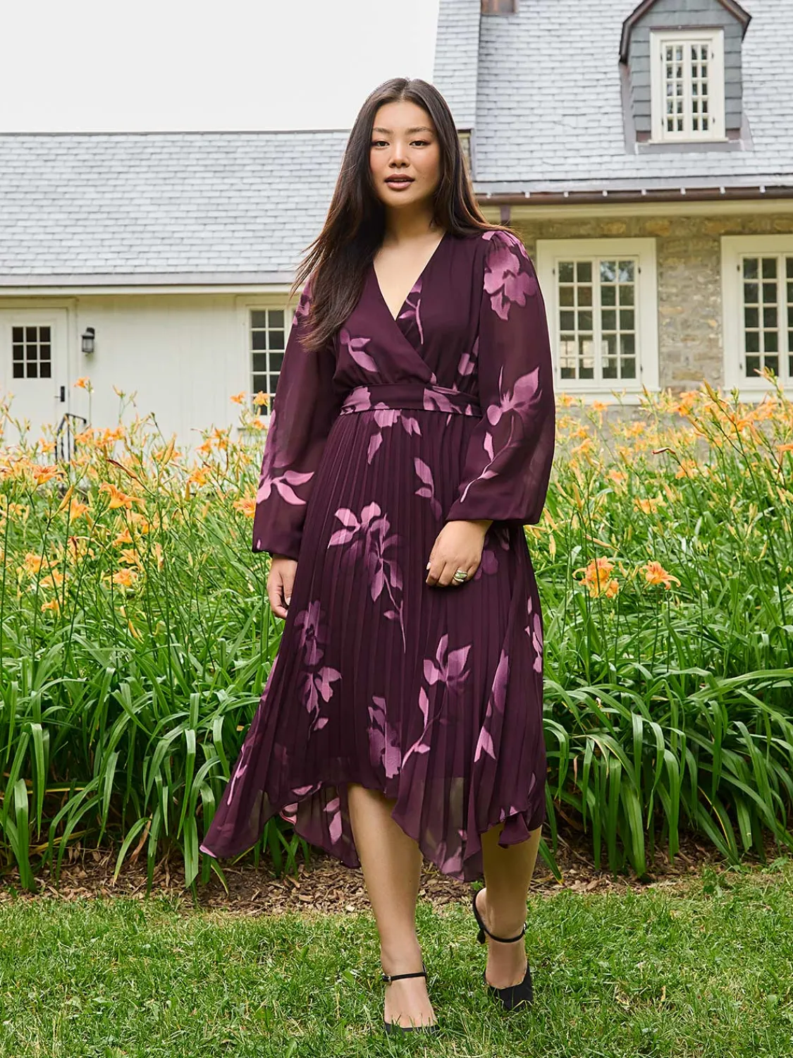 Suzy Shier Midi & Maxi>Floral Print Crossover Handkerchief Hem Dress
