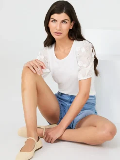 Suzy Shier Tops|Short Sleeve>Flower Embroidered Eyelet Sleeve Top