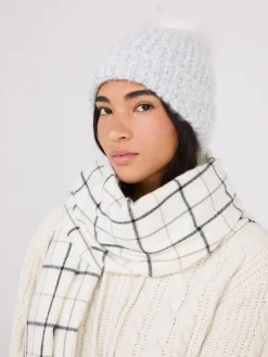 Suzy Shier Hats & Scarves & Gloves>Fuzzy Hat With Pom Pom