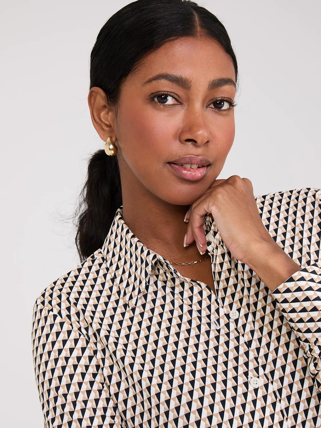 Suzy Shier Tops|Long Sleeve>Geo Print Button-Front Classic Blouse