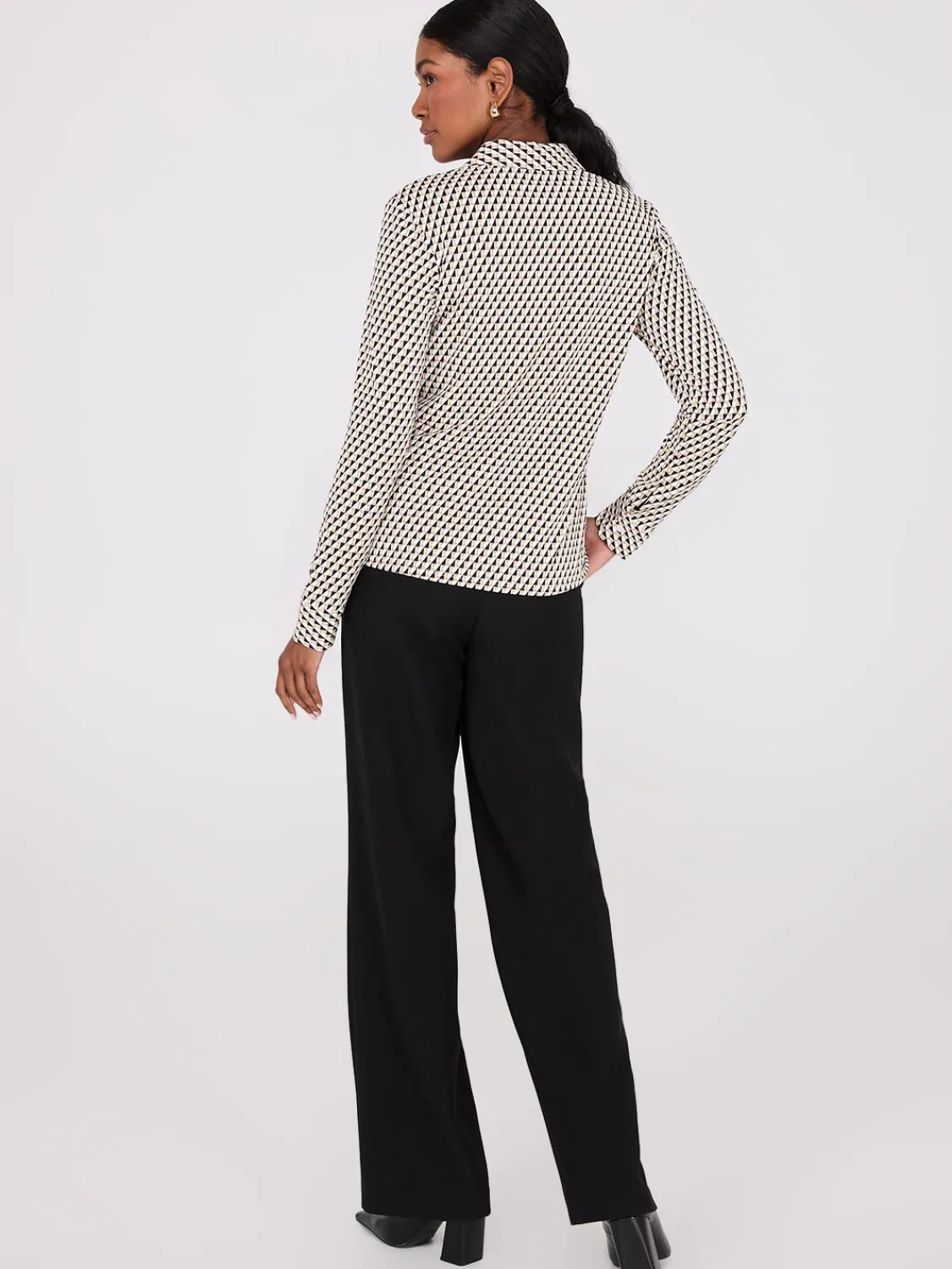 Suzy Shier Tops|Long Sleeve>Geo Print Button-Front Classic Blouse