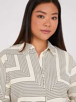 Suzy Shier Tops|Long Sleeve>Geo Print Rounded Hem Blouse