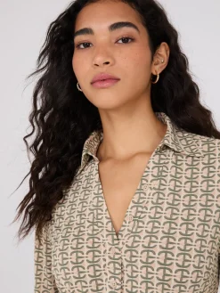 Suzy Shier Tops|Long Sleeve>Geo Print Split Neck Button-Down Blouse