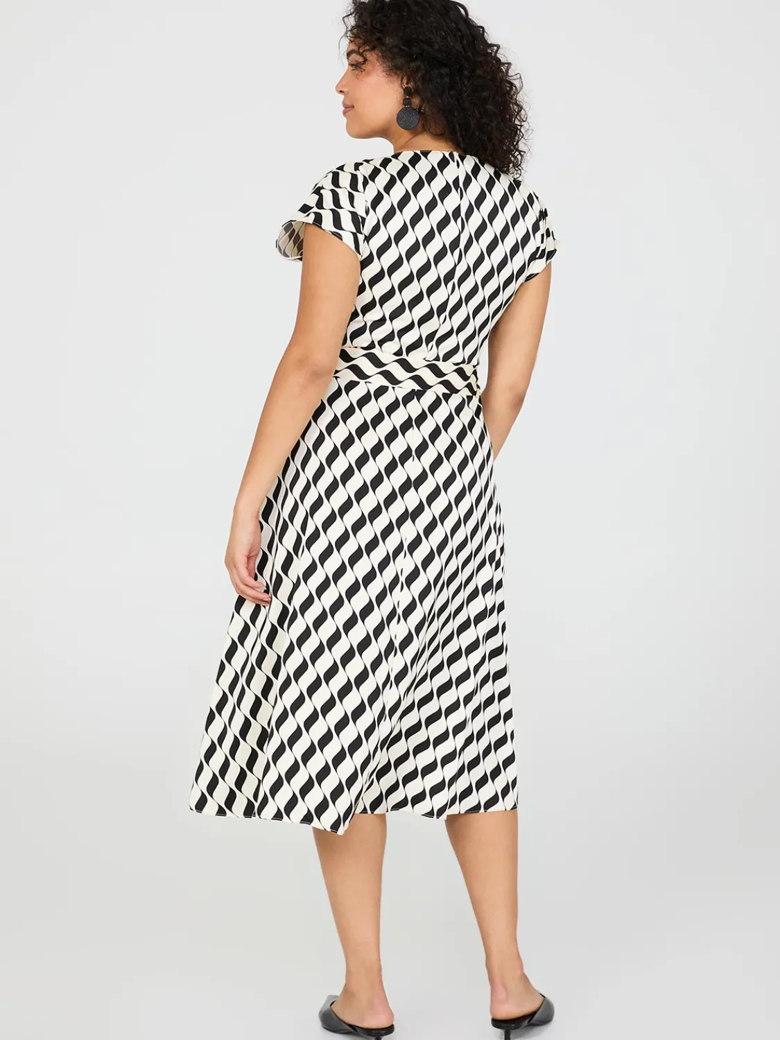 Suzy Shier Work Dresses|Dresses>Geo Print V-Neck Satin Midi Dress
