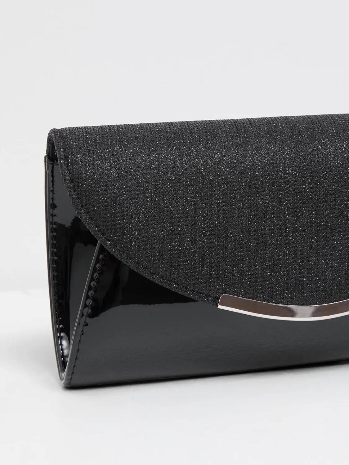 Suzy Shier Handbags By Le Château>Glitter & Patent-Leather Clutch