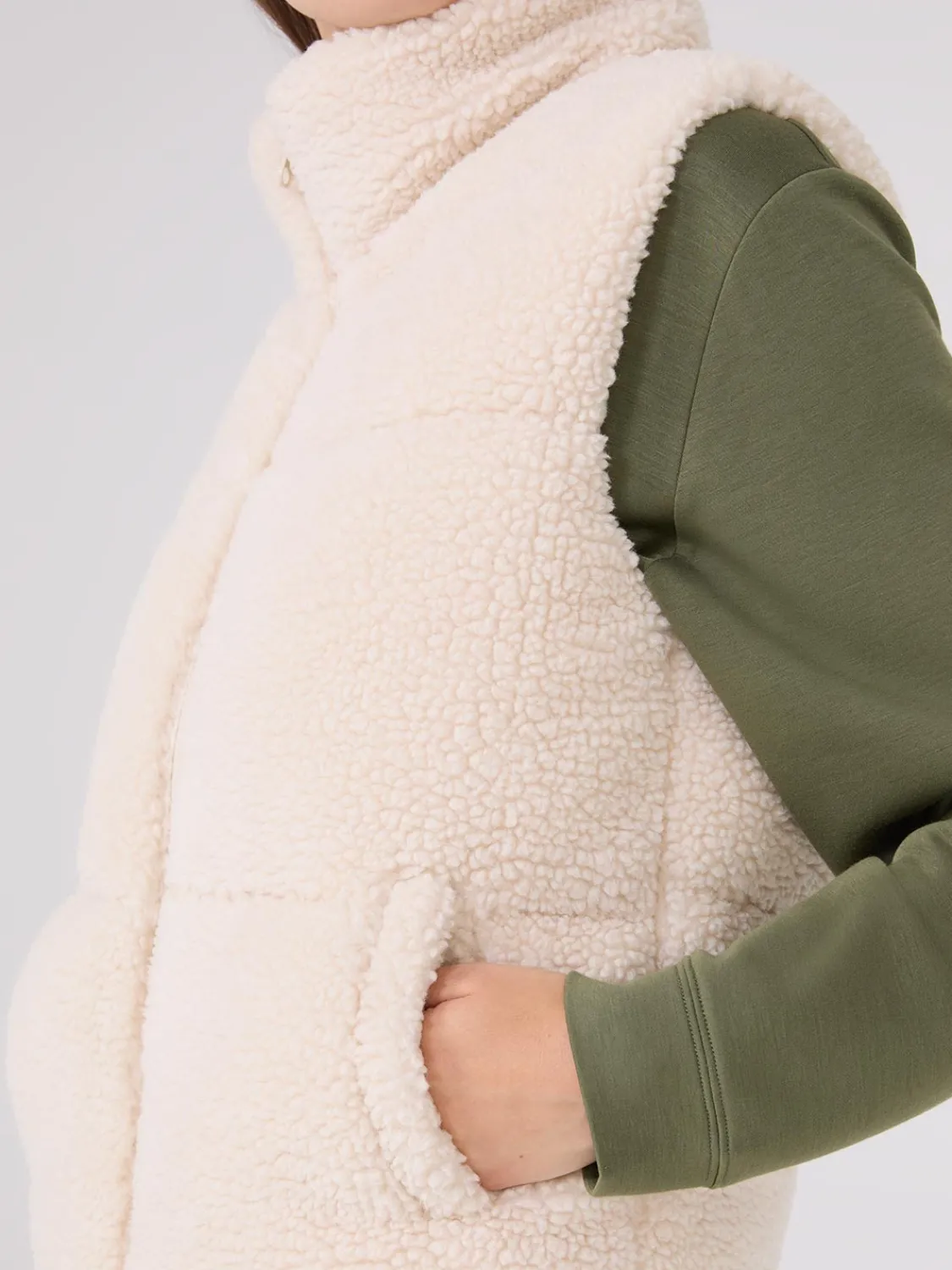 Suzy Shier Puffers & Jackets|Puffers & Jackets>High Collar Sherpa Vest