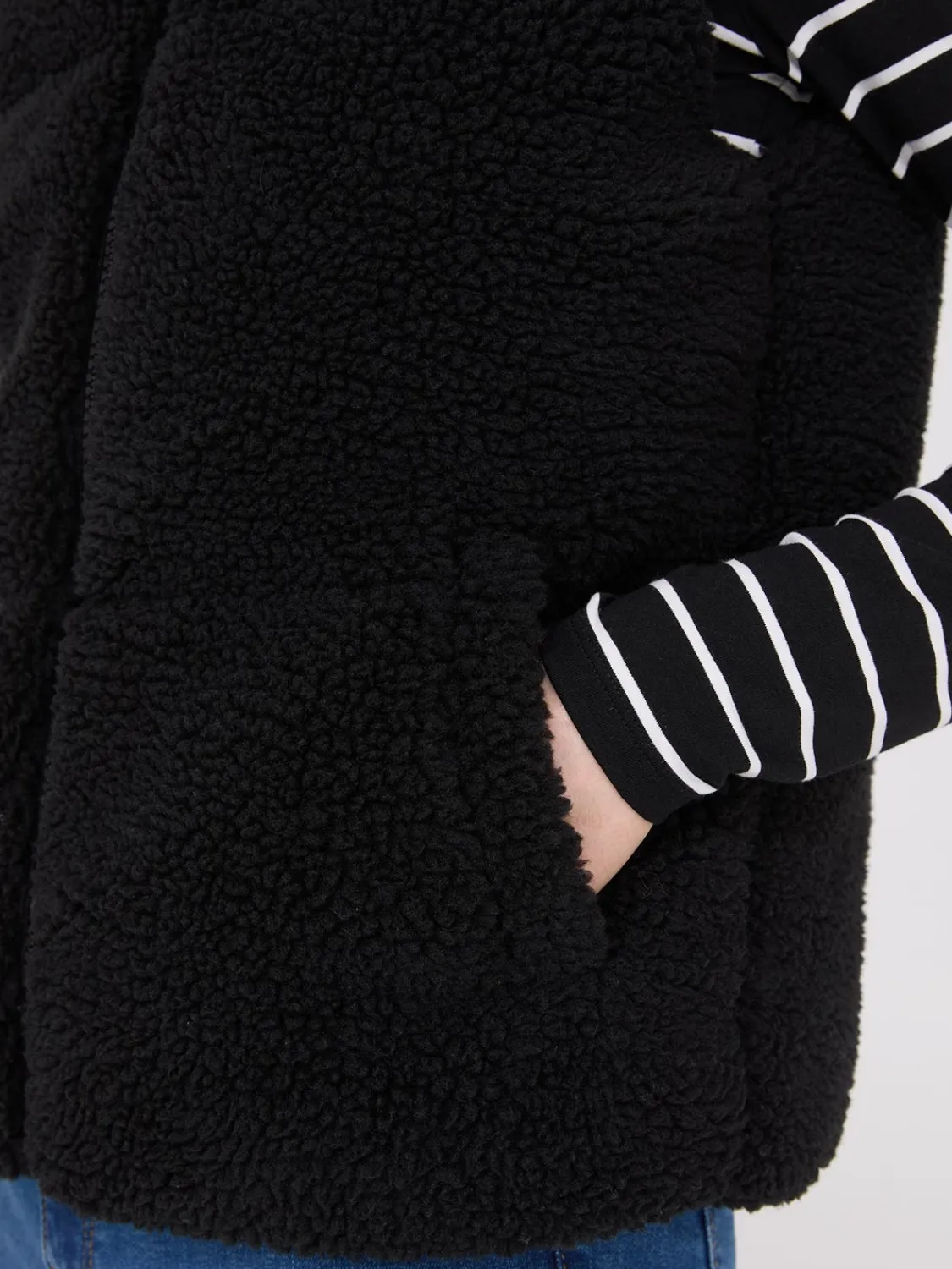 Suzy Shier Puffers & Jackets|Puffers & Jackets>High Collar Sherpa Vest