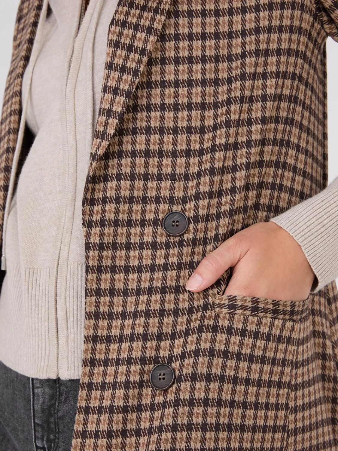 Suzy Shier Blazers & Vests>Houndstooth Jacquard Button-Front Blazer