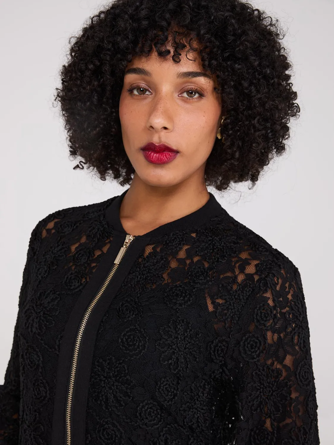 Suzy Shier Tops|Long Sleeve>Lace Embroidered Bomber Jacket