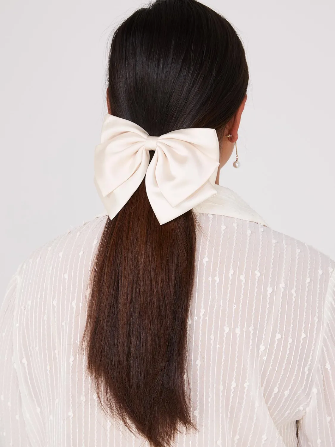 Suzy Shier Hair Accessories>Large Satin Bow Hair Clip