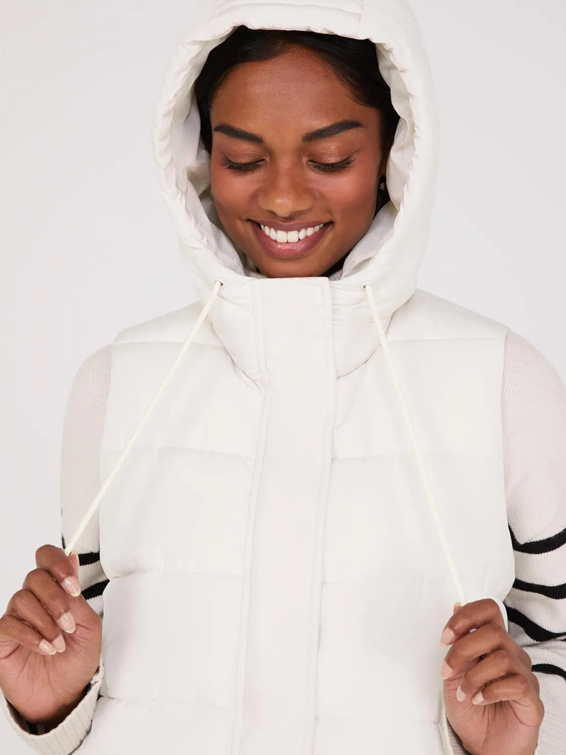 Suzy Shier Puffers & Jackets|Puffers & Jackets>Long Hooded Puffer Vest