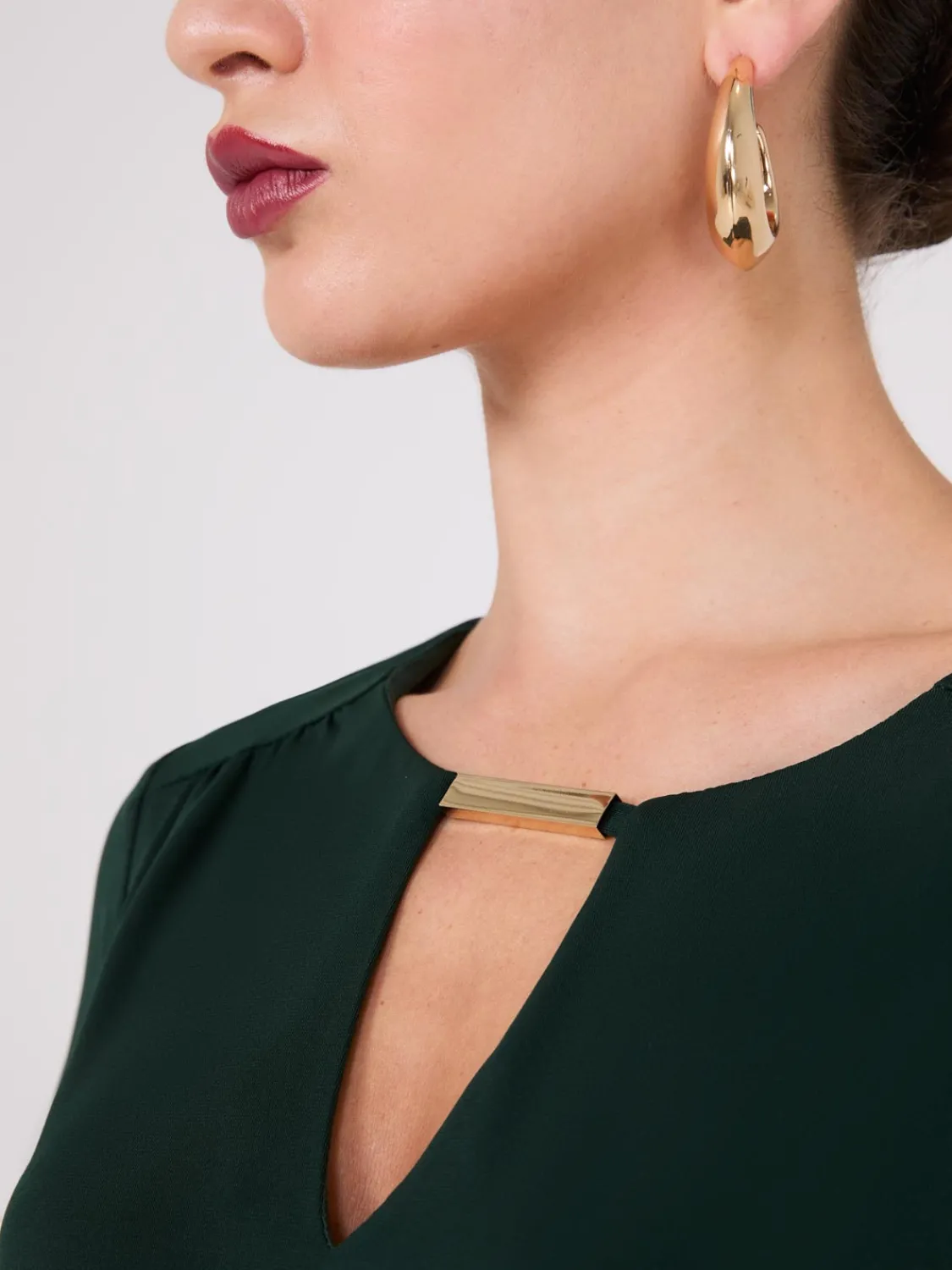 Suzy Shier Long Sleeve|Fashion Tops>Long Sleeve Top With Metal Bar Detail