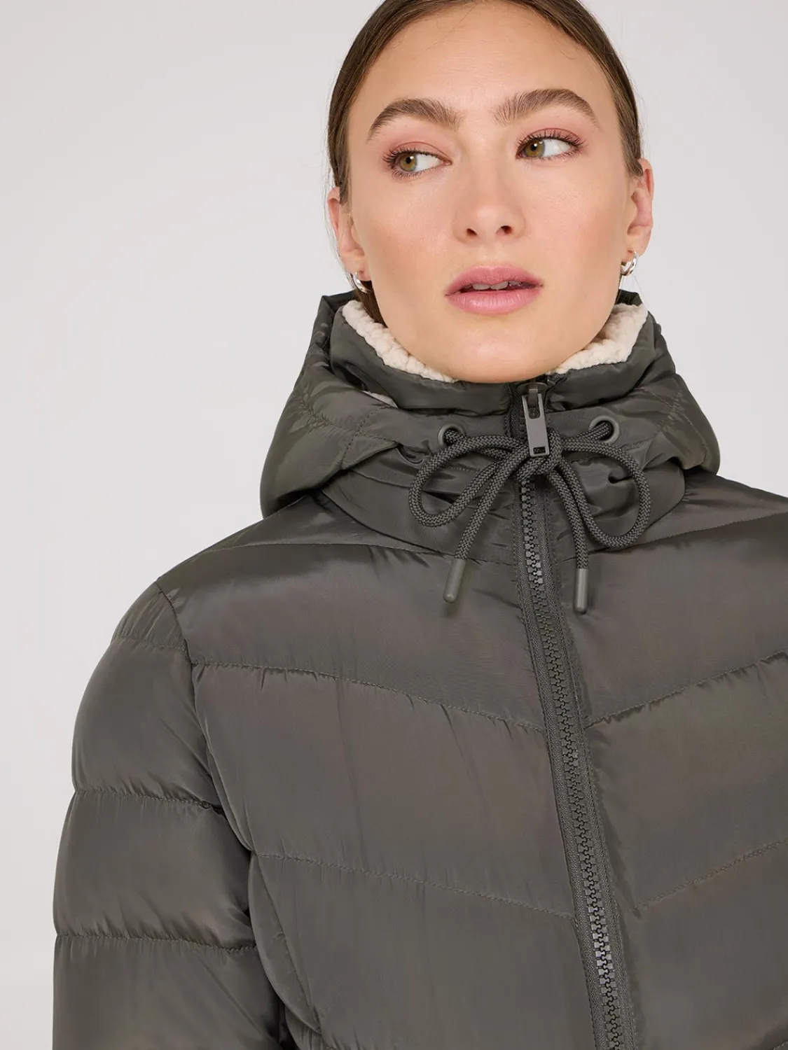 Suzy Shier Puffers & Jackets|Puffers & Jackets>Mid-Length Hooded Puffer