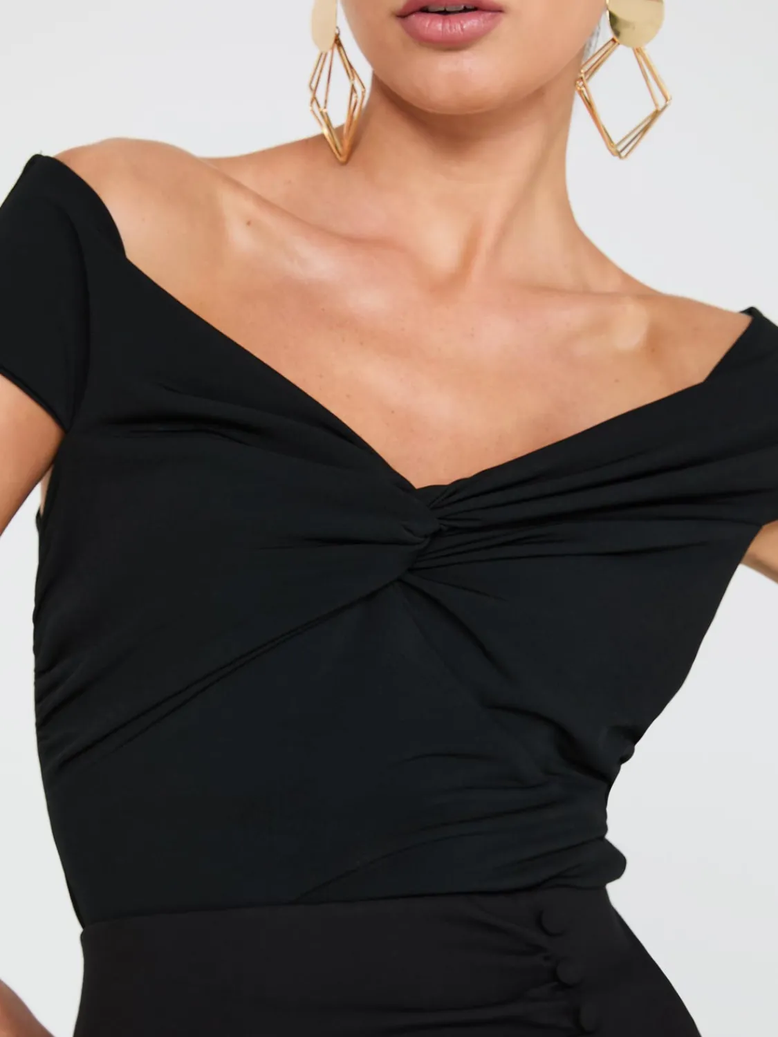 Suzy Shier Tops|Short Sleeve>Off-The-Shoulder Twist-Front Top