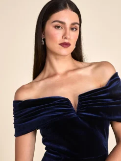 Suzy Shier Evening Gowns - Le Château>Off-The-Shoulder Velvet Gown
