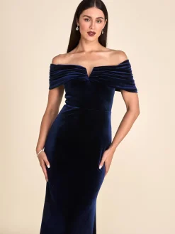 Suzy Shier Evening Gowns - Le Château>Off-The-Shoulder Velvet Gown