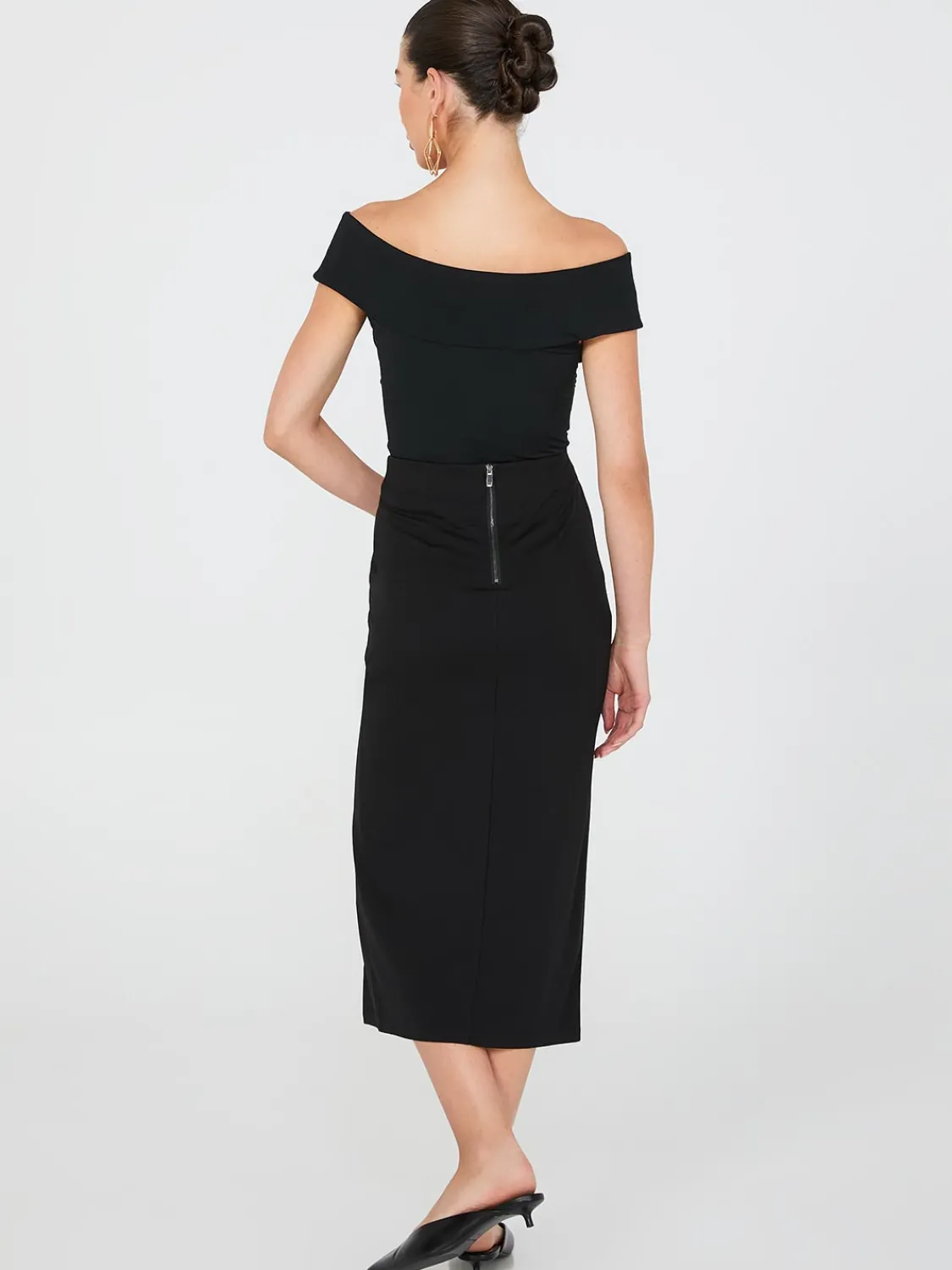 Suzy Shier Skirts>Pencil Skirt With Button Details