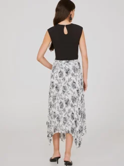 Suzy Shier Skirts><noscript><img width=