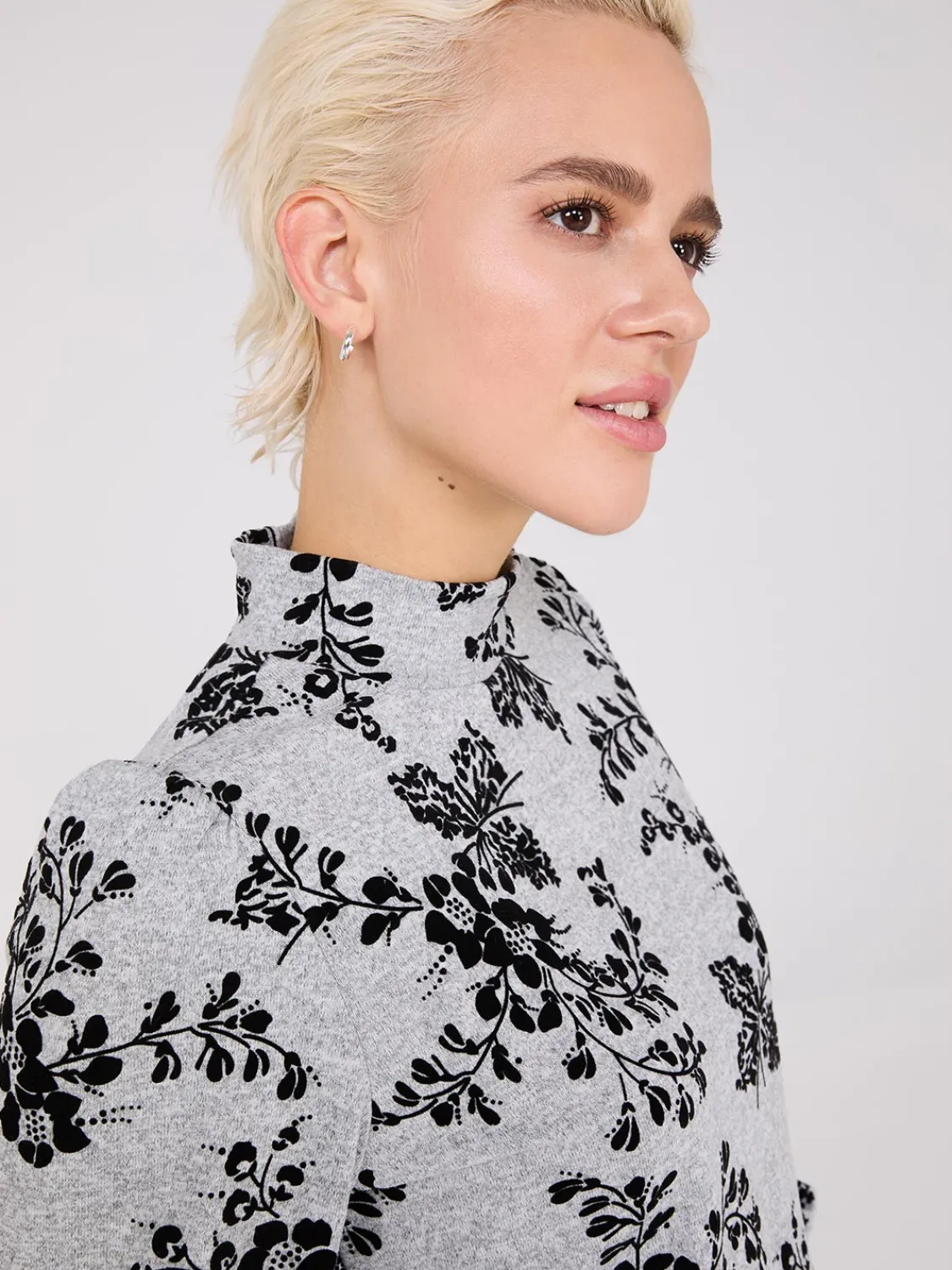 Suzy Shier Long Sleeve>Printed Melange Mock Neck Top