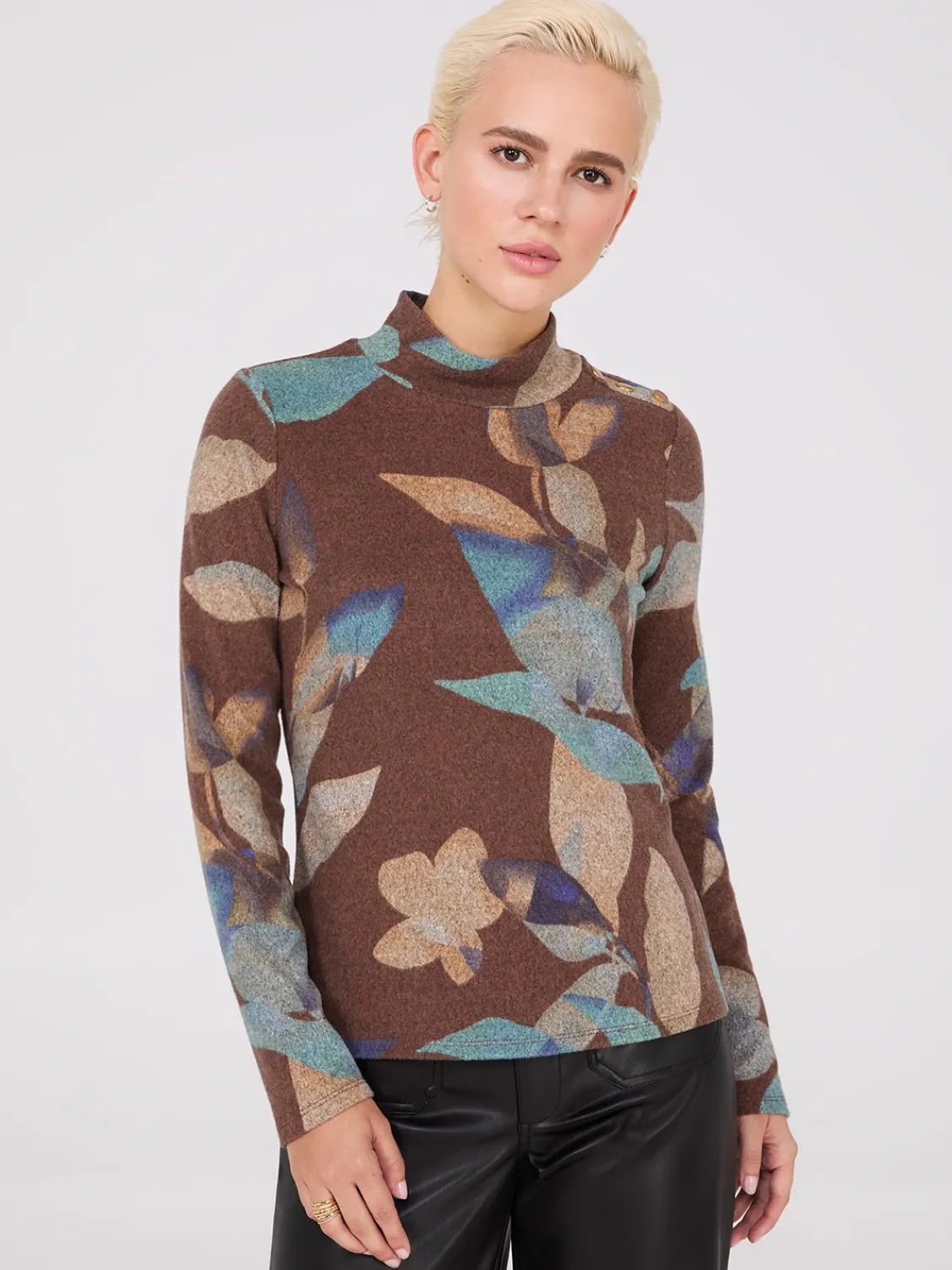 Suzy Shier Long Sleeve>Printed Mock Neck Top With Button Details