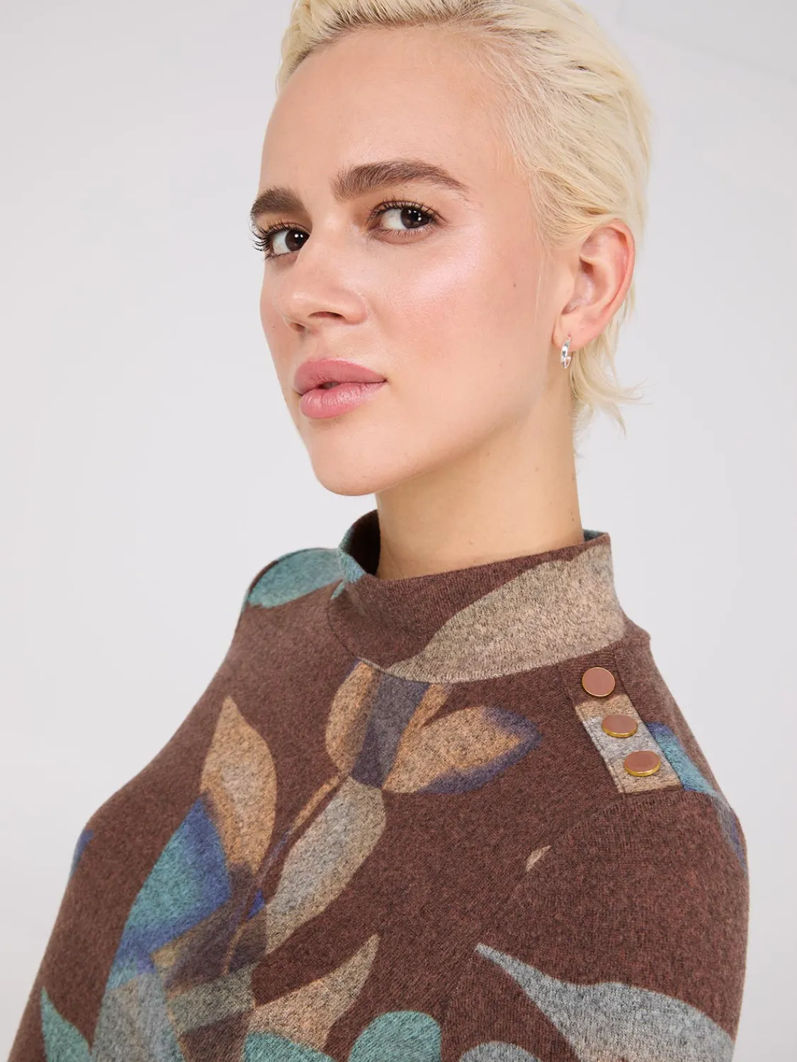 Suzy Shier Long Sleeve>Printed Mock Neck Top With Button Details