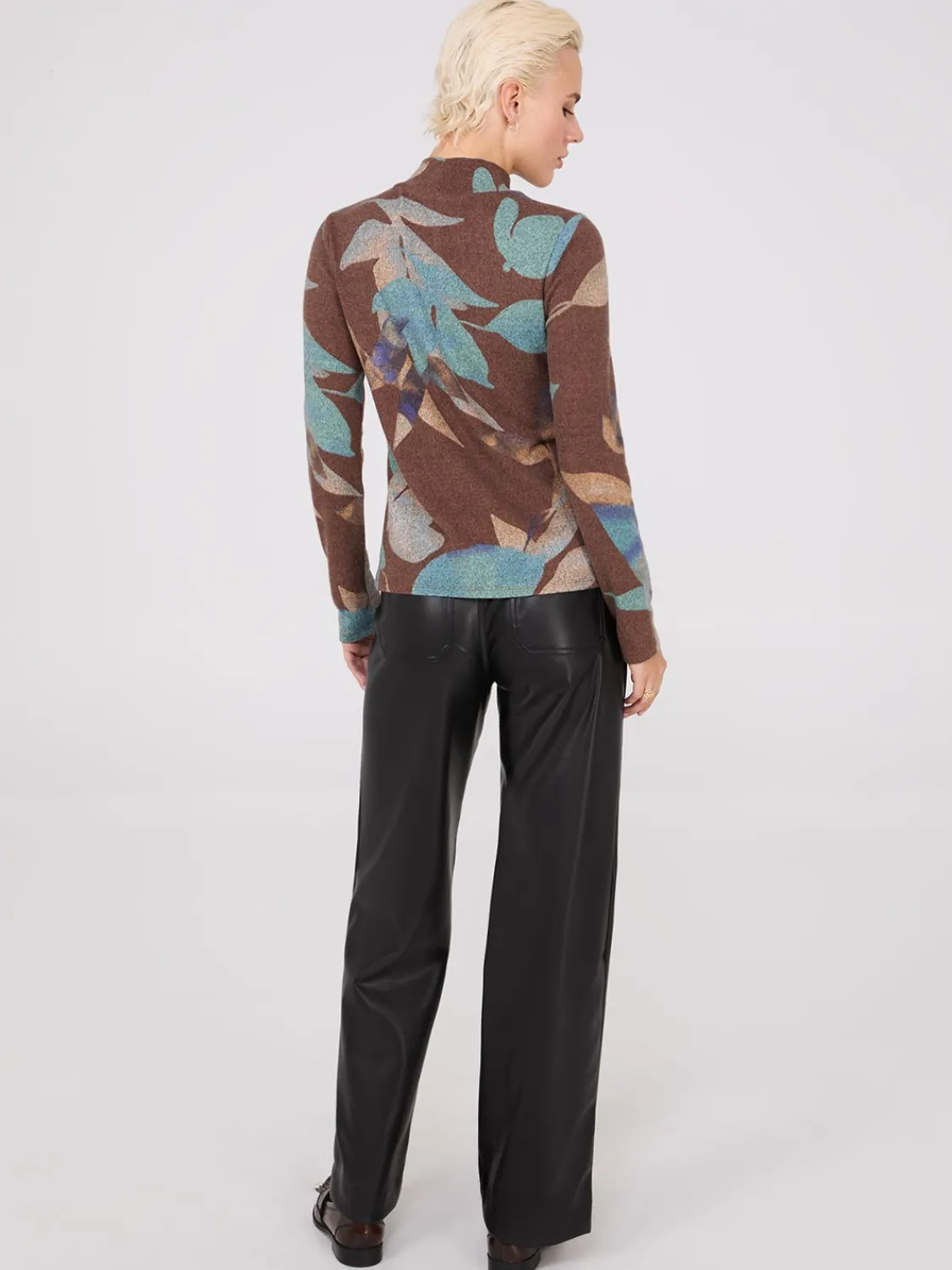 Suzy Shier Long Sleeve>Printed Mock Neck Top With Button Details