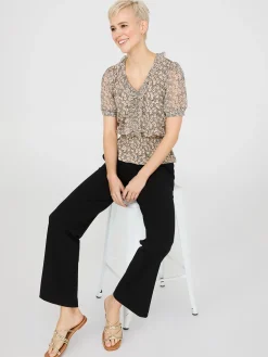 Suzy Shier Tops|Short Sleeve>Printed Textured V-Neck Top With Smocked Bottom Band