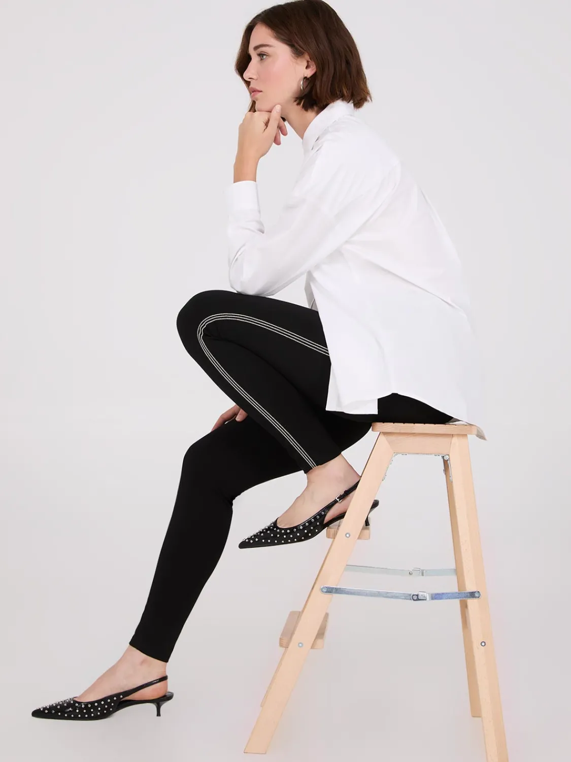 Suzy Shier Pants>Rhinestone Side Trim Skinny Leg Pants