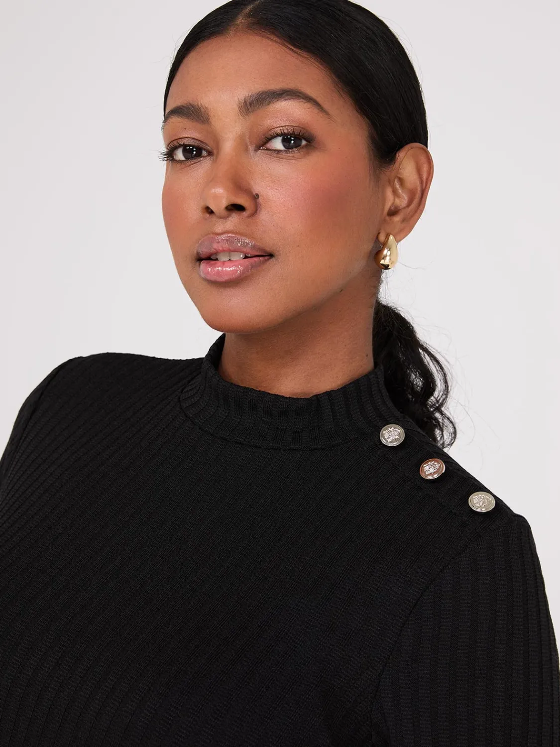 Suzy Shier Short Sleeve>Ribbed Mock Neck Top With Button Details