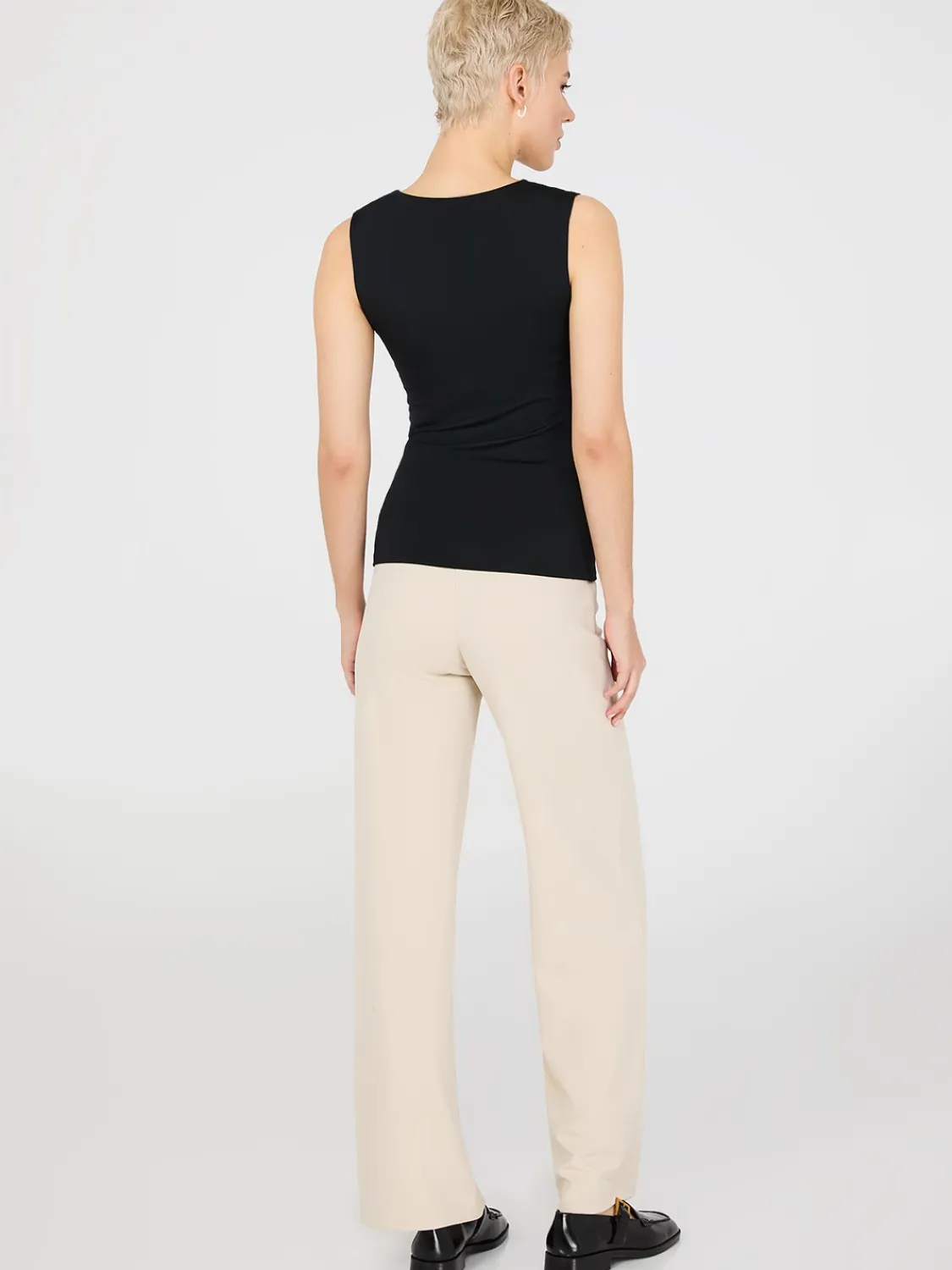 Suzy Shier Suzy Everyday|Sleeveless>Rounded V-Neck Jersey Tank Top