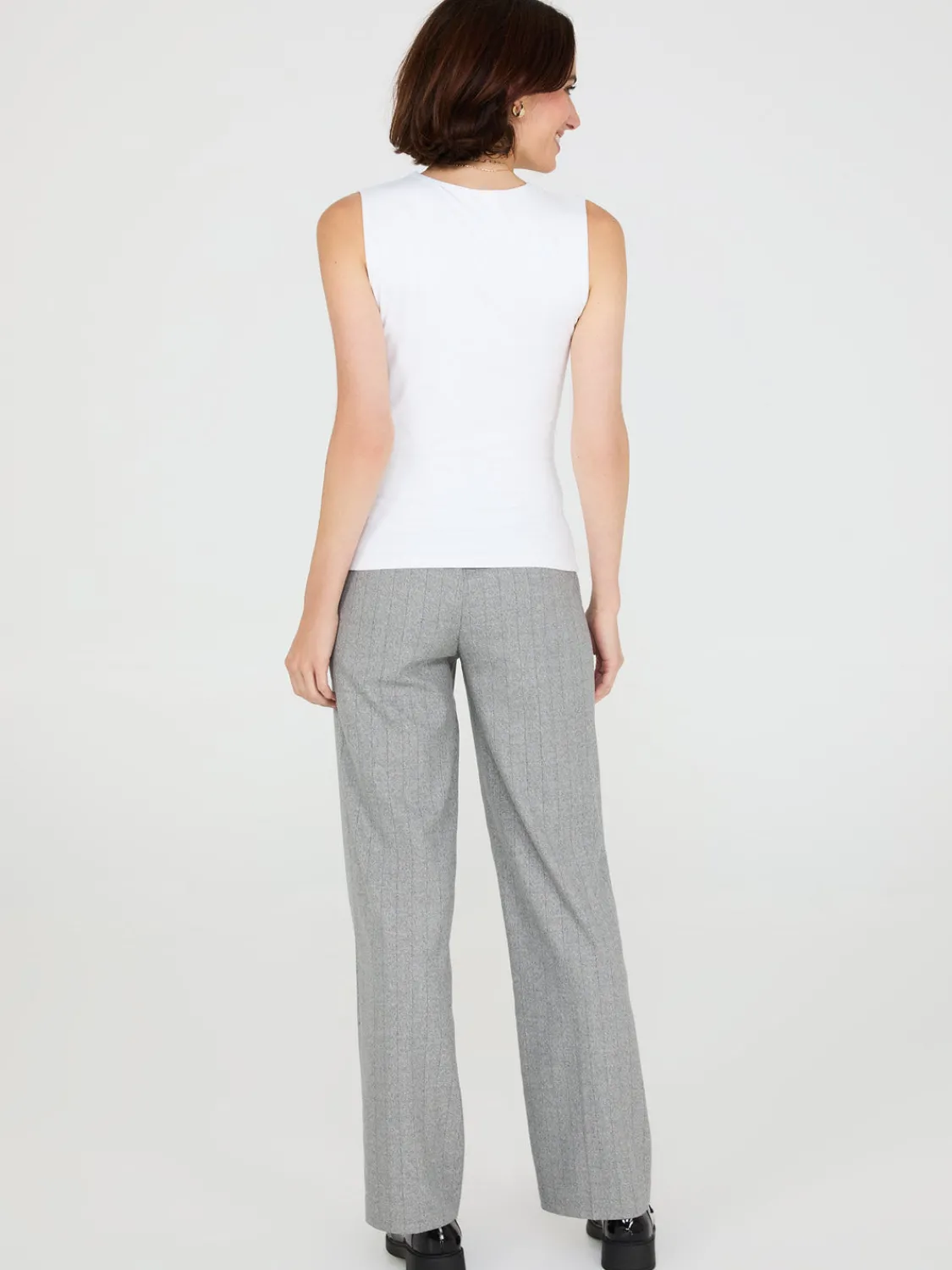 Suzy Shier Suzy Everyday|Sleeveless>Rounded V-Neck Jersey Tank Top