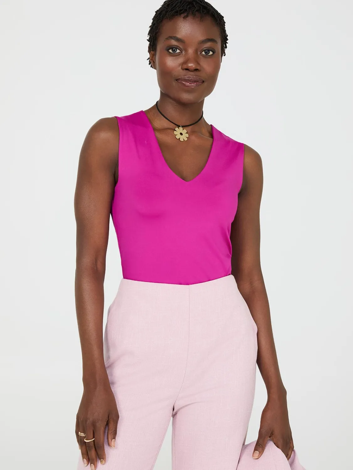 Suzy Shier Suzy Everyday|Sleeveless>Rounded V-Neck Jersey Tank Top
