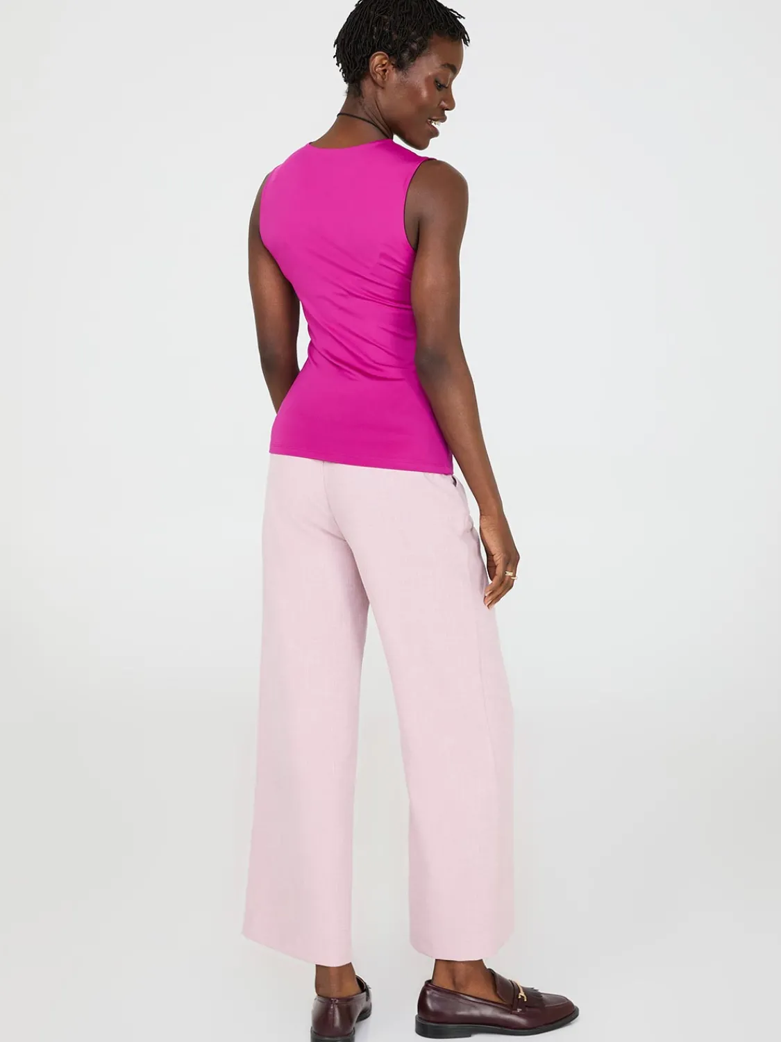 Suzy Shier Suzy Everyday|Sleeveless>Rounded V-Neck Jersey Tank Top