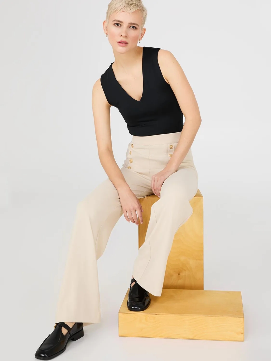 Suzy Shier Suzy Everyday|Sleeveless>Rounded V-Neck Jersey Tank Top